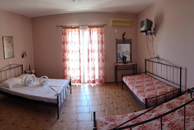 Hotel Takis Agios Georgios  Buitenkant foto